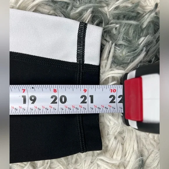 Athleta Women's Salutation Stash Pocket 7/8 Tight Black White Leggings Sz Medium - Picture 10 of 10